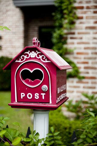 Briefkasten rot